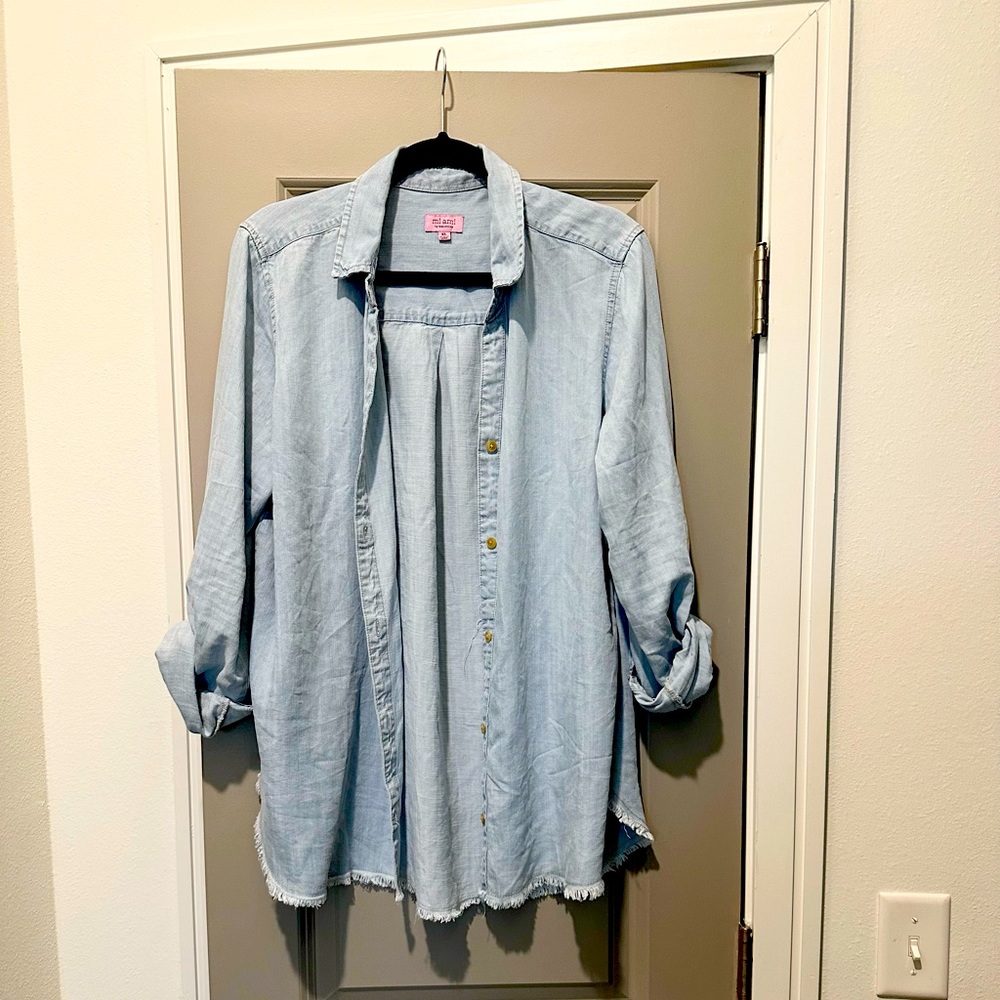 🧥XL button down. Long sleep top from Franscesca's🧥-SOLD